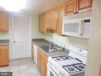 2466 Sun Valley Cir unit 8, Silver Spring, MD 20906 - photo 3