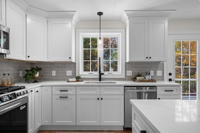 14 Mohawk Dr, Londonderry, NH 03053 - photo 4