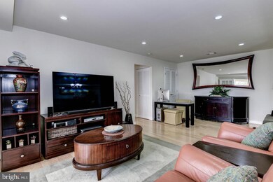 4151 S Four Mile Run Dr unit 103, Arlington, VA 22204 - photo 5