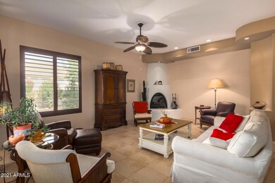 Living Room/Fireplace