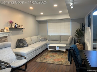 29109 Perth St, Livonia, MI 48154 - photo 4