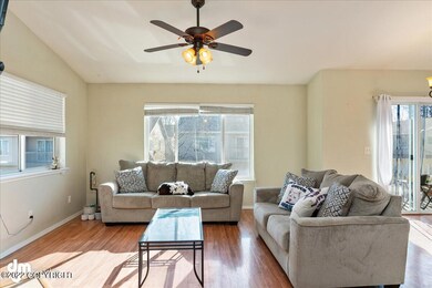 05-Living Room_MAX5744