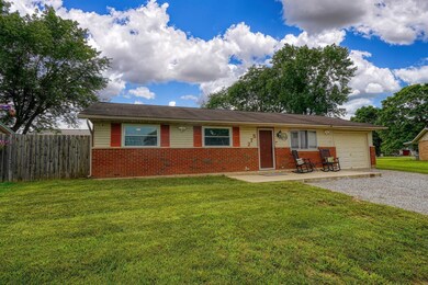 275 Pawnee Dr, Circleville, OH 43113 - photo 2