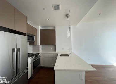 Star Tower LIC unit 14G, Long Island City, NY 11101 - photo 2