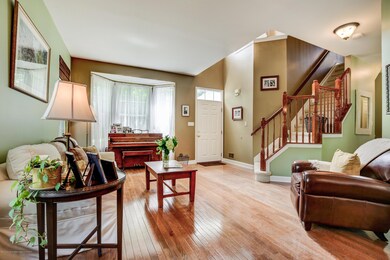 004_Living Room