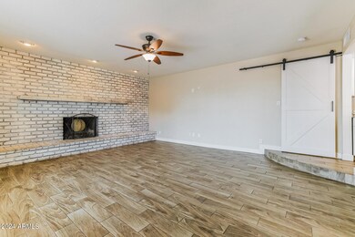 022-photo-living-room-13981690