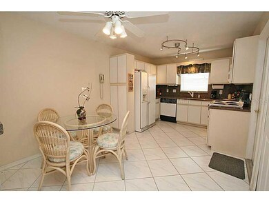 Kitchen - Kitchen with eating space