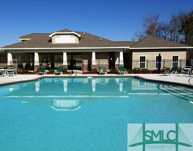 Swimming Pool/Hot Tub/Sauna. Community Pool