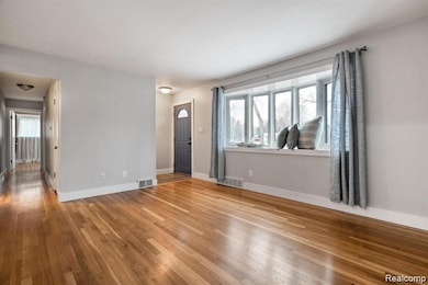 195 Nesbit Ln, Rochester Hills, MI 48309 - photo 5