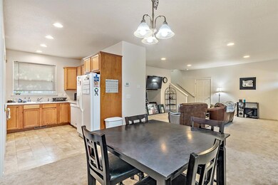 257 N 6th St, Central Point, OR 97502 - photo 3