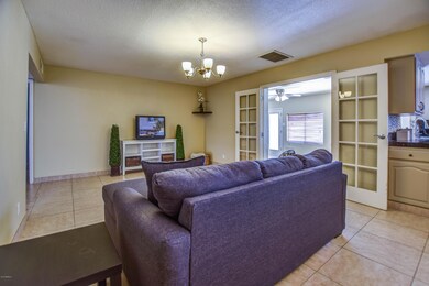 family room 3