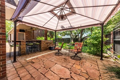 1914 E Winding Way Dr, Friendswood, TX 77546 - photo 2