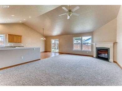 312 Trout St, Molalla, OR 97038 - photo 5