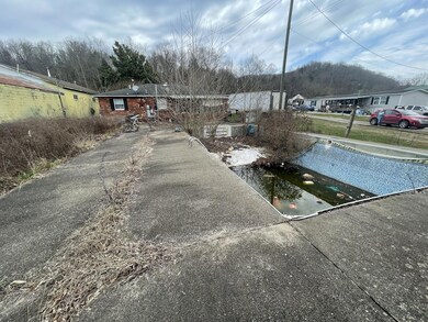 27 Branchland Ave, Branchland, WV 25506 - photo 4