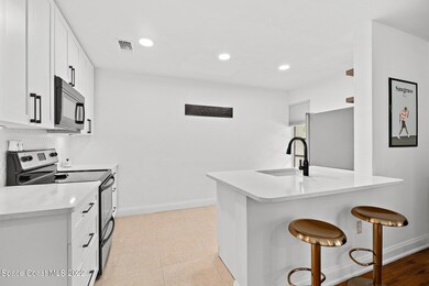 Kitchen w/ Breakfast Bar