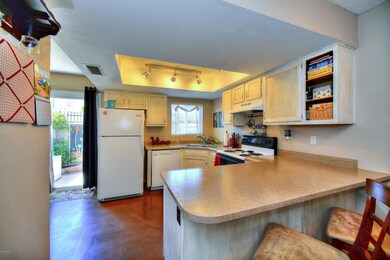 004_Kitchen