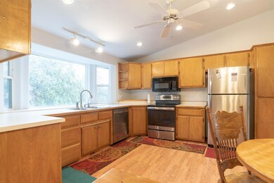 9992 Blackwell Rd, Central Point, OR 97502 - photo 4