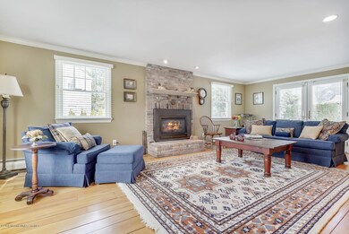 96 Mohegan Rd Manasquan NJ-large-014-25-