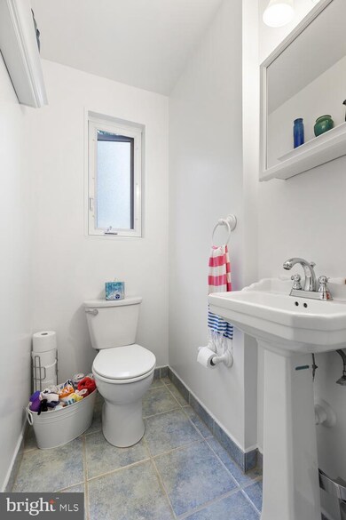 55 E Taylor Run Pkwy, Alexandria, VA 22314 - photo 6