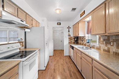 2013 Lundy Ln, Friendswood, TX 77546 - photo 4