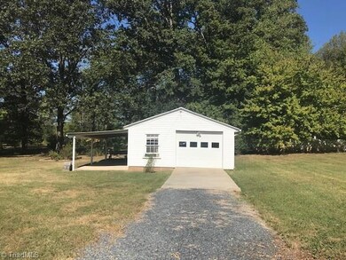 974 Brooklyn Avenue Extension, Ramseur, NC 27316 - photo 4