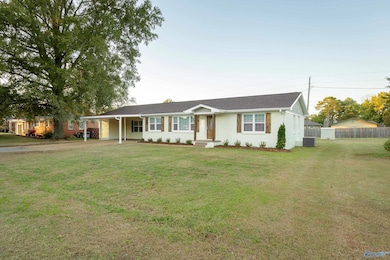 1005 Davison Ave, Muscle Shoals, AL 35661 - photo 2