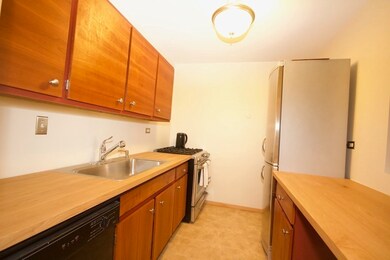 Hawthorne Place Condominium unit 17R, Boston, MA 02114 - photo 5