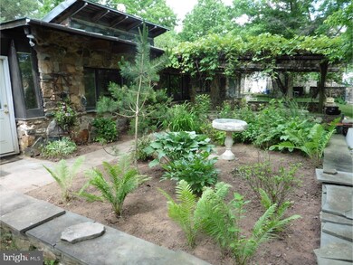 238 Sycamore Ln, Phoenixville, PA 19460 - photo 5