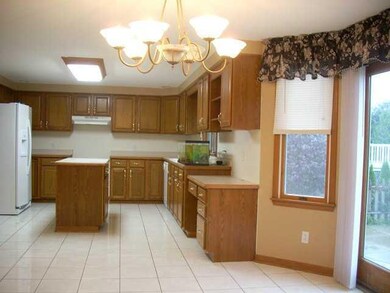 7321 Balla Dr, North Tonawanda, NY 14120 - photo 4