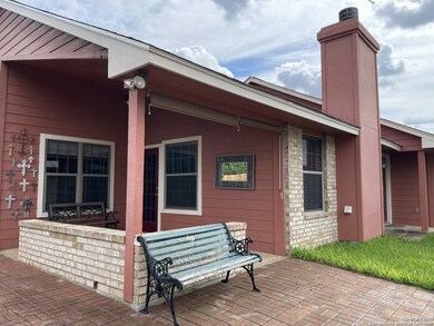 614 Courtney St, Fredericksburg, TX 78624 - photo 6