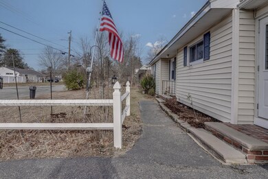 22 Greenlay St, Nashua, NH 03063 - photo 2