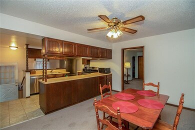 1440 E 27th Ct, Des Moines, IA 50317 - photo 4