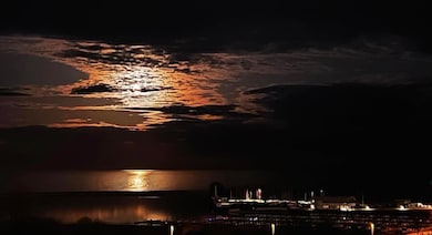 Lake Bluff unit 322, Milwaukee, WI 53202 - photo 5