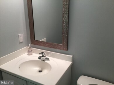 6836 Mclean Province Cir, Falls Church, VA 22043 - photo 4