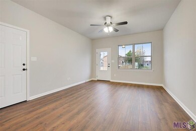 916 W Elrem St, Gonzales, LA 70737 - photo 3