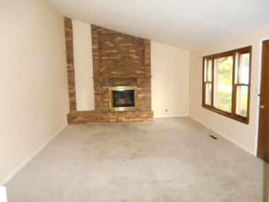 1239 Navajo Dr, Carpentersville, IL 60110 - photo 4