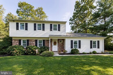 821 Hunters Run Rd, Pottstown, PA 19465 - photo 2