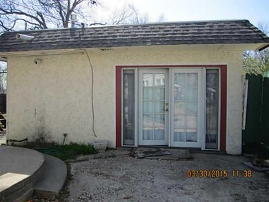 Exterior Front. 118 W Apache Unit 2 garage apt.
