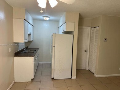 214 SE 8th St unit 5, Hallandale Beach, FL 33009 - photo 2