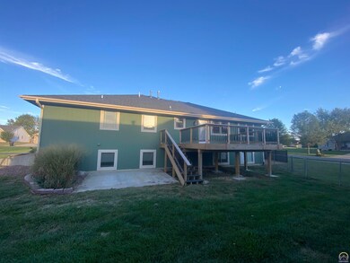 4243 SW Cambridge Ave, Topeka, KS 66610 - photo 4