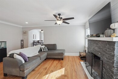 2511 40th St, Des Moines, IA 50310 - photo 4