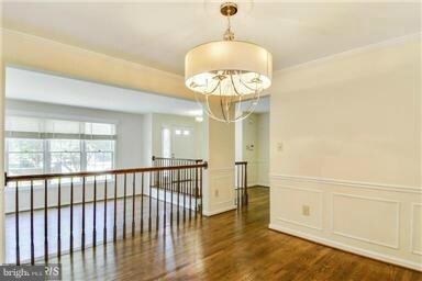 5726 Brewer House Cir, Rockville, MD 20852 - photo 3