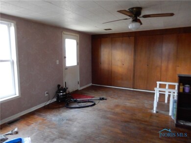 Utility Room, Rear entry