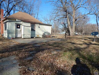 1142 NE Wabash Ave, Topeka, KS 66616 - photo 4