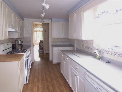 Kitchen. GOURMET KITCHEN W/CORIAN COUNTER TOPS.