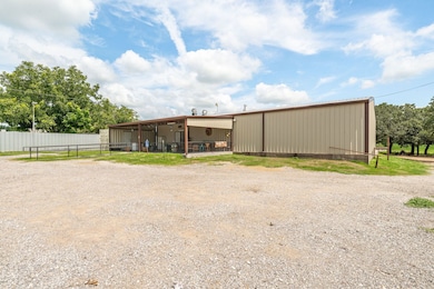 901 E Navarro Ave, de Leon, TX 76444 - photo 3