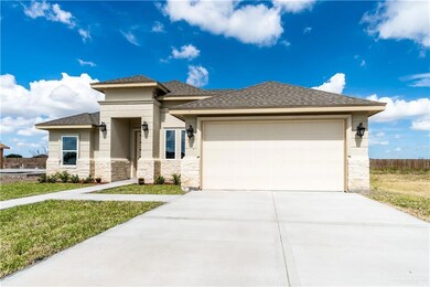 915 Thomas Ln, Alamo, TX 78516 - photo 2