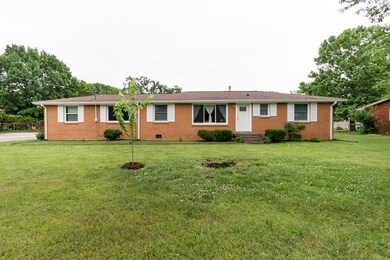 Lovely historical rancher-one level living in beautiful Lebanon. 