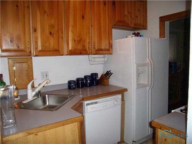 2033 Brussels St, Toledo, OH 43613 - photo 5