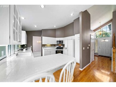 Kitchen-Breakfast Bar